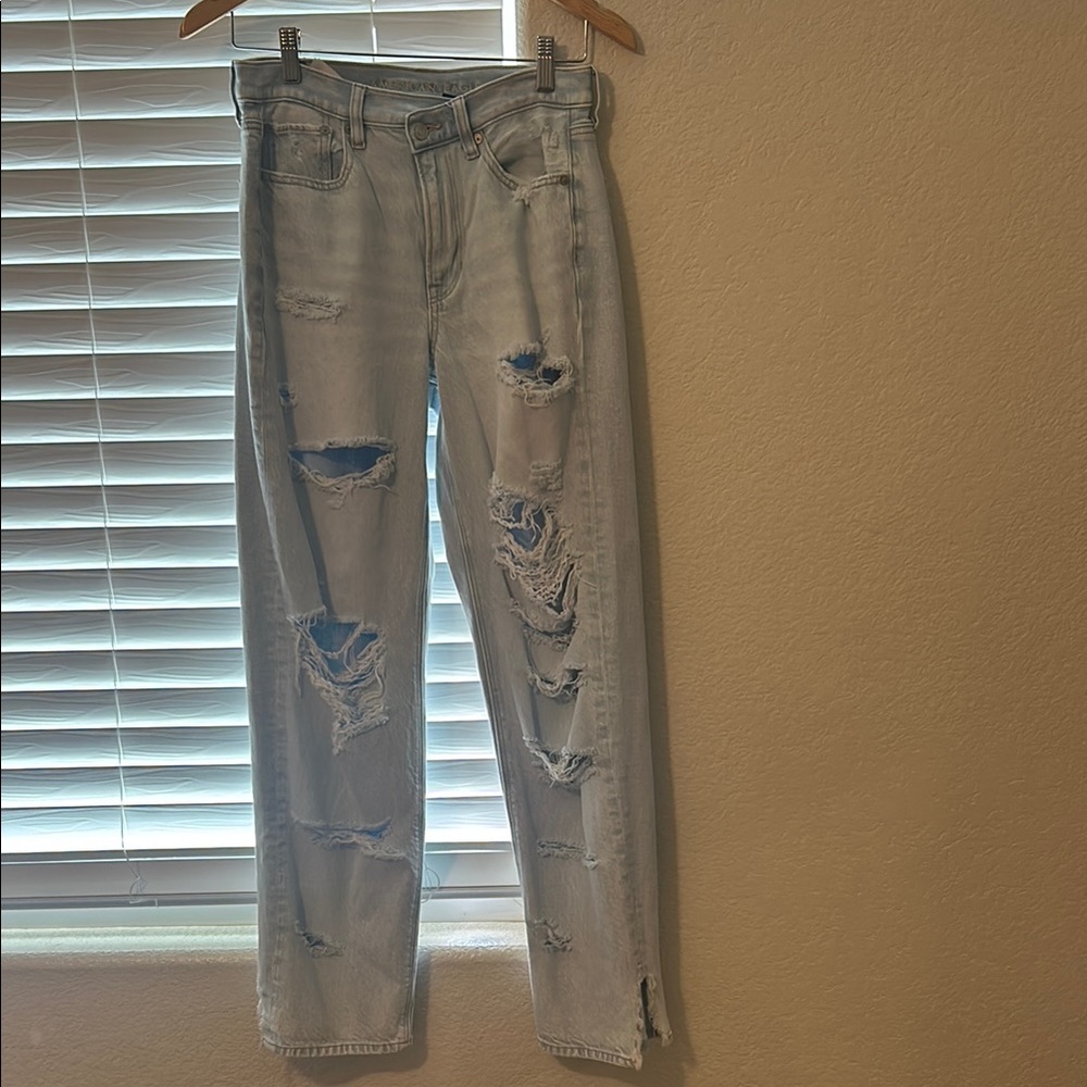 American eagle ripped light wash denim jeans